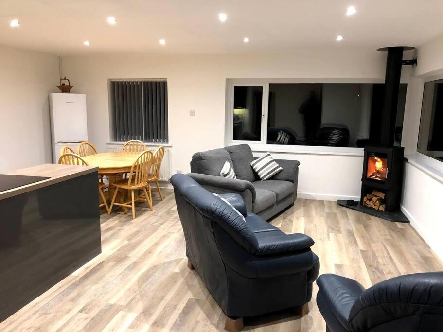 Coastal Bungalow, Sleeps 5 And Ideal For Walkers Amlwch Exterior photo